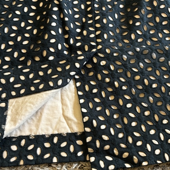 LOFT Floral Cotton Eyelet Pencil
Skirt From Size 10 - Picture 8 of 11